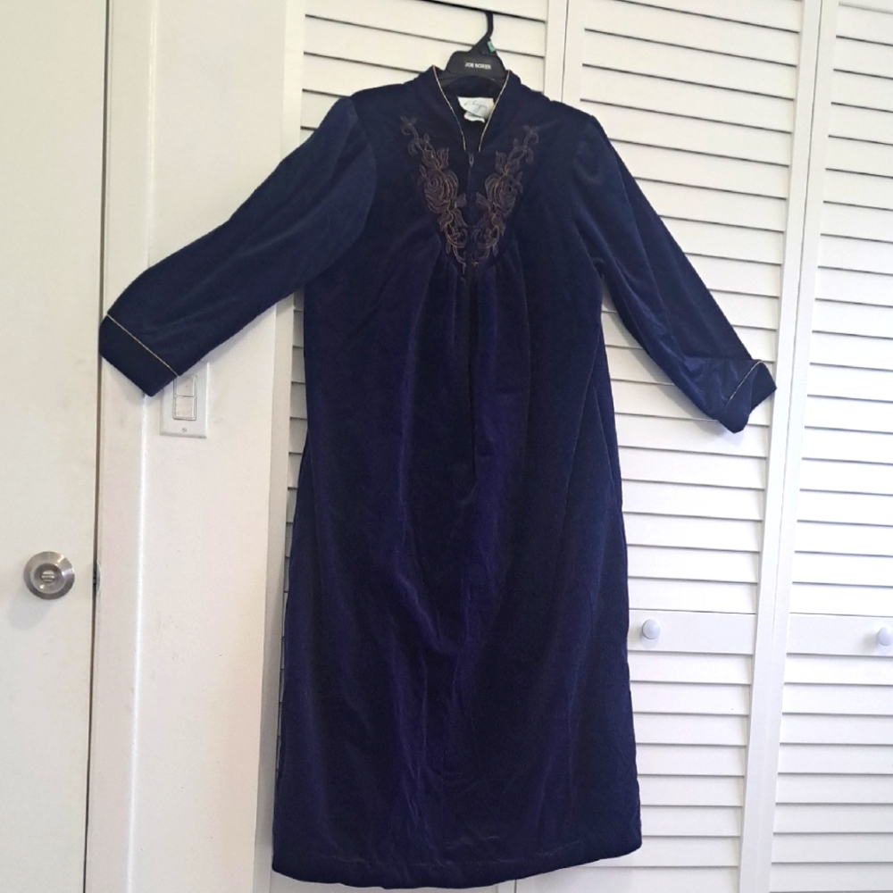 Beautiful Glamorous Vintage Embroidery Velvet Night Robe Large